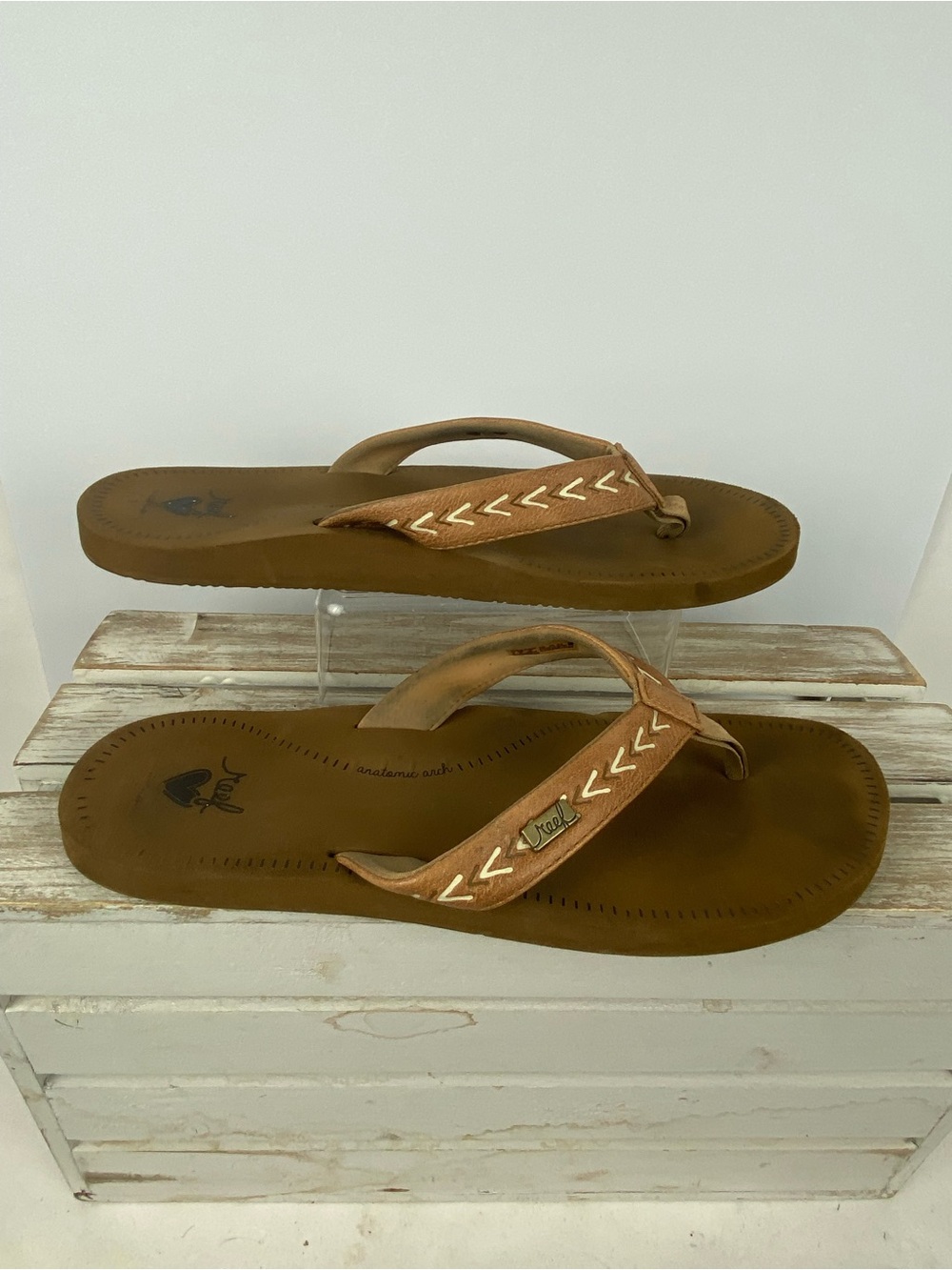 Reef Women's Beachbreak Flip Flop Sandals in tan embroidered strap detail size 9 - Picture 6 of 12